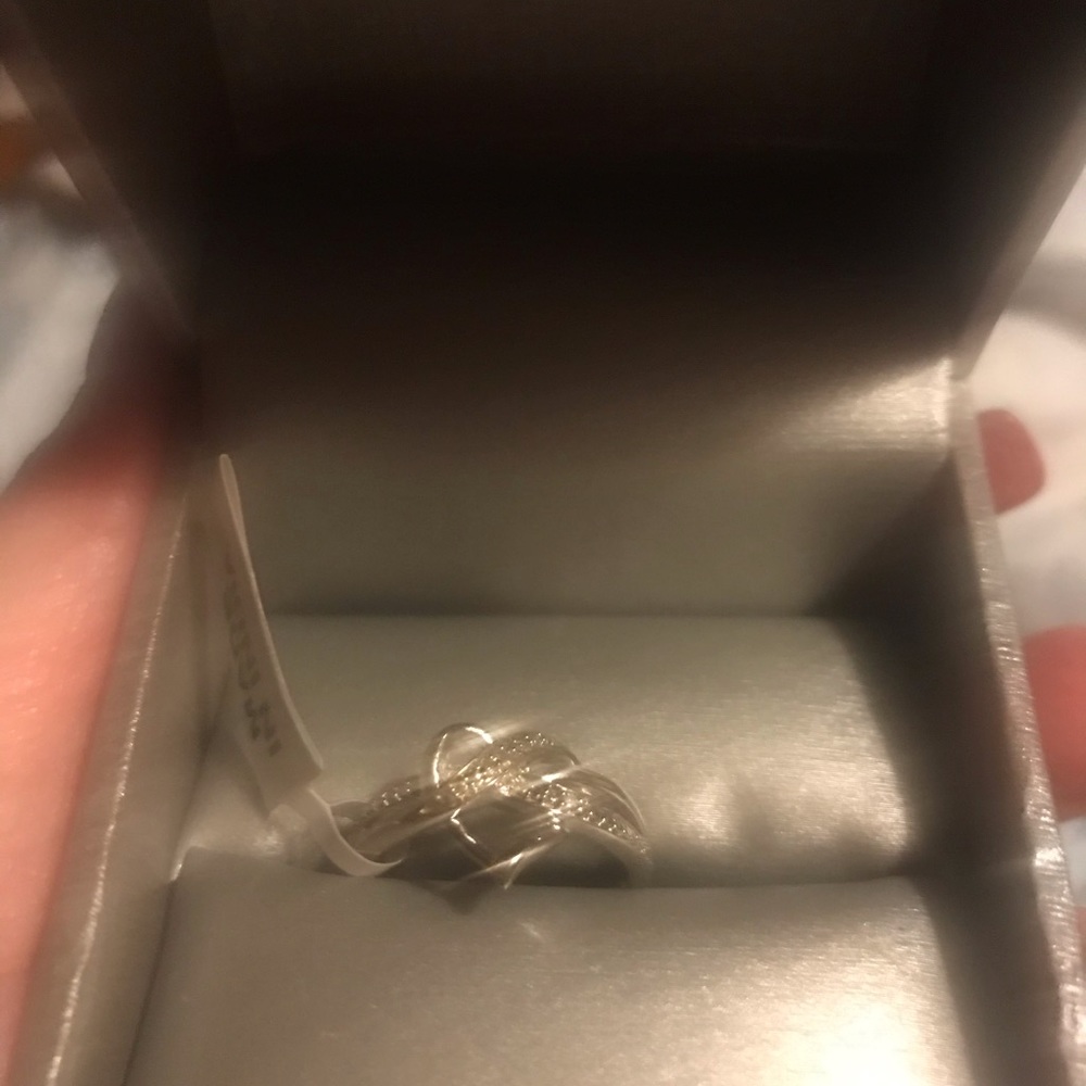 Pretzel heart ring
